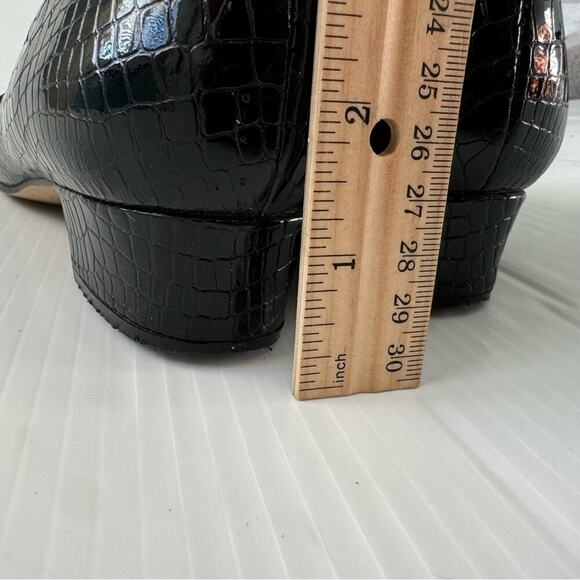 Etienne Aigner Valentine leather embossed loafer with gold colored hardware sz 8 - Picture 9 of 11